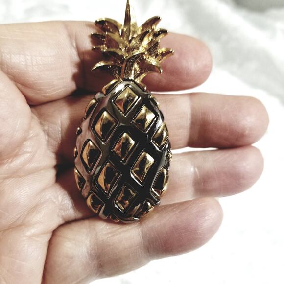LC pineapple vintage Liz Claiborne 2 1/2"x1" brooch 1.1884 - Picture 5 of 6